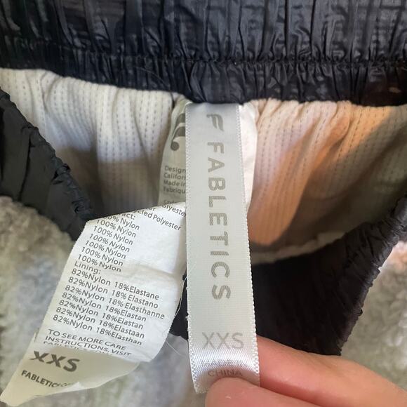 Fabletics Alaska Fleece Jogger Tusk/Black Womens Winter Athletic Pants Size XXS - Picture 6 of 8